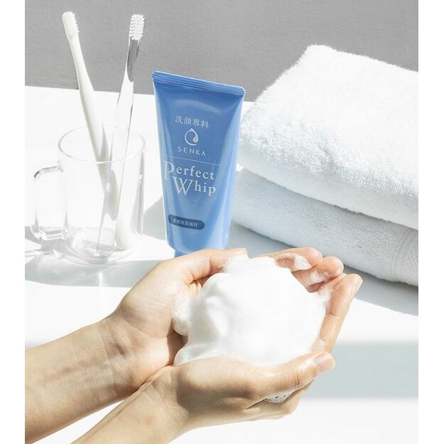 Shiseido "Senka Perfect Whip" prausimo putos 1